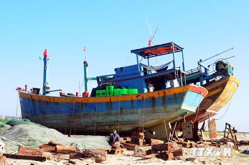 Госбанк Вьетнама окажет рыбакам своевременную помощь для продолжения промысловой деятельности в море - ảnh 1