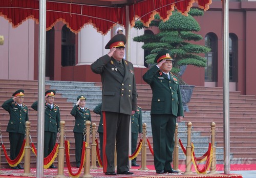 Начальник Главного управления идеологической работы Минобороны Беларуси посещает Вьетнам с визитом - ảnh 1