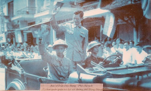 Незабываемые фотографии, снятые в День освобождения Ханоя - ảnh 9