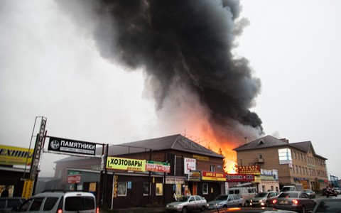 Ущерб от пожара на вьетнамском рынке в городе Казань составит миллиарды рублей - ảnh 1