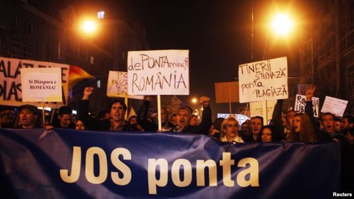 Румыния: демонстранты выступили с протестом против ошибок правительства в президентских выборах - ảnh 1