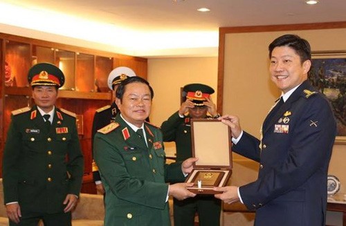 Расширение военного сотрудничества между Вьетнамом и Сингапуром - ảnh 1