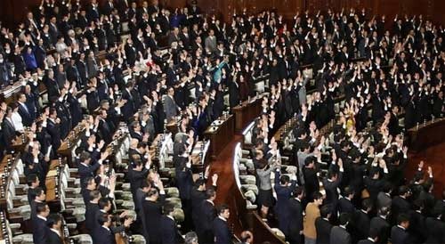 Премьер-министр Японии объявил о роспуске нижней палаты парламента - ảnh 1