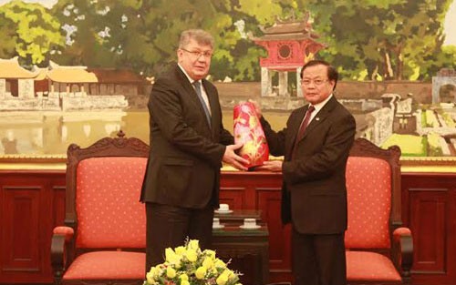 Секретарь парткома города Ханоя Фам Куанг Нги принял российского посла - ảnh 1