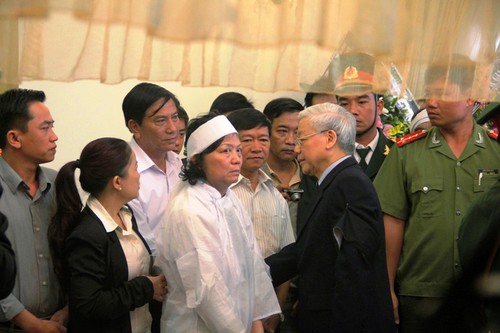 Руководители и жители Вьетнама приняли участие в церемонии прощания с Нгуен Ба Тханем - ảnh 1