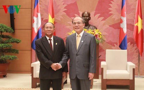 Спикер вьетнамского парламента Нгуен Шинь Хунг принял камбоджийского коллегу - ảnh 1