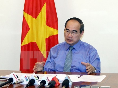 Во Вьетнаме проходят различные мероприятия в честь 40-летия со дня воссоединения страны - ảnh 1