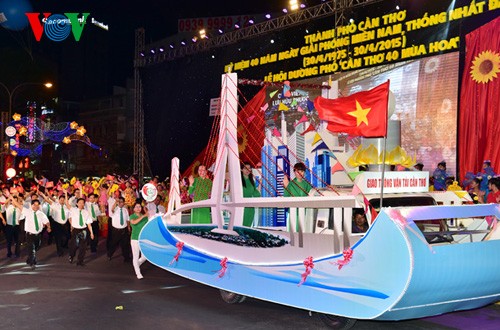 НгуенТан Зунг принял участие в праздновании Дня воссоединения страны в Хаузянге и Кантхо - ảnh 4