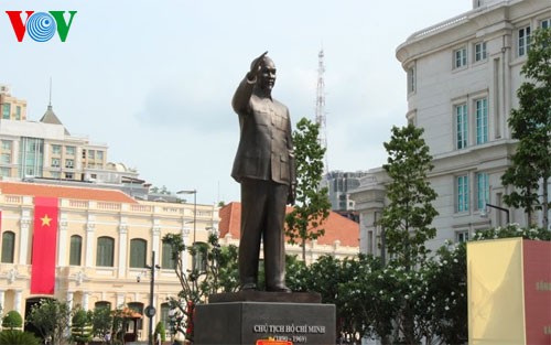 В городе Хошимине открылся памятник президенту Хо Ши Мину - ảnh 1