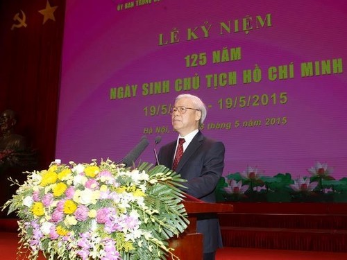В Ханое отмечают 125-ю годовщину со дня рождения Хо Ши Мина - ảnh 1