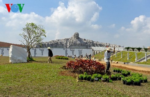 Самый большой во Вьетнаме памятник матери-героине - ảnh 8