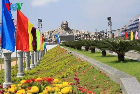 Самый большой во Вьетнаме памятник матери-героине - ảnh 10