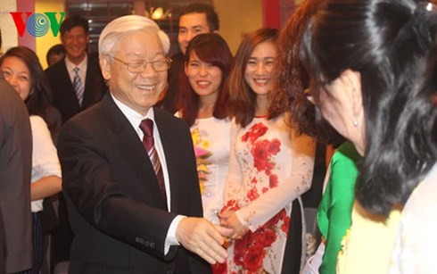 Генсек ЦК КПВ Нгуен Фу Чонг посетил посольство Вьетнама в Японии - ảnh 1