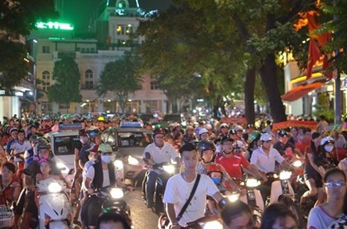 Атмосфера праздника середины осени на улицах Ханоя - ảnh 4