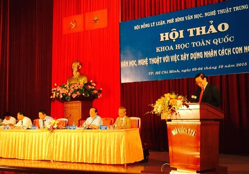 Роль литературы и искусства в восспитании человеческих достоинств вьетнамцев - ảnh 1