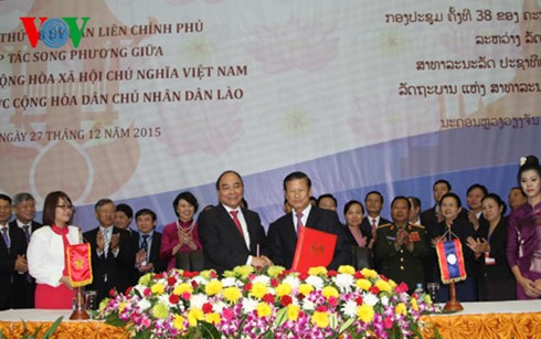 Во Вьентьяне прошло 38-е заседание вьетнамо-лаосской межправительственной комиссии - ảnh 2