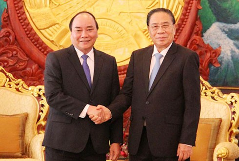 Вице-премьер СРВ Нгуен Суан Фук нанес визиты вежливости высшим руководителям Лаоса - ảnh 1