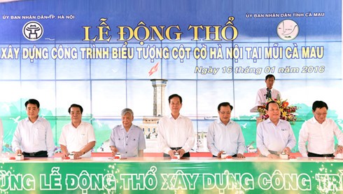 Премьер Вьетнама принял участие в церемонии введения в эксплуатацию моста в провинции Камау - ảnh 2