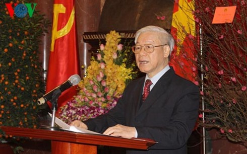 Генсек ЦК КПВ Нгуен Фу Чонг поздравил руководителей Вьетнама с наступающим Тэтом - ảnh 1