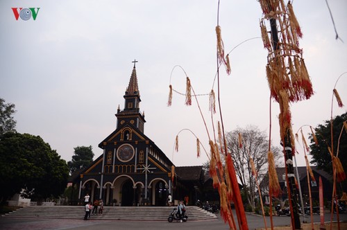100-летняя деревянная церковь в провинции Контум - ảnh 1