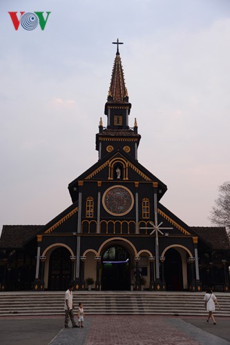 100-летняя деревянная церковь в провинции Контум - ảnh 2