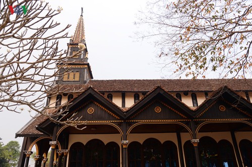 100-летняя деревянная церковь в провинции Контум - ảnh 6