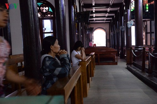 100-летняя деревянная церковь в провинции Контум - ảnh 14