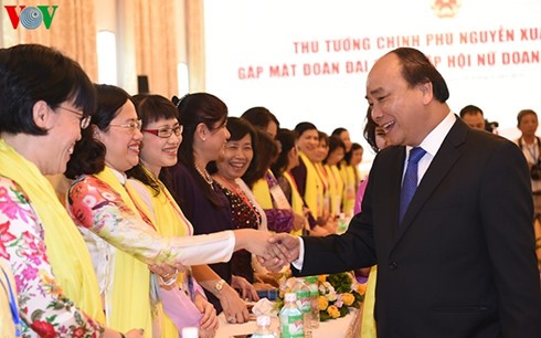 Нгуен Суан Фук встретился с представителями Вьетнамской ассоциации бизнесвумен - ảnh 1