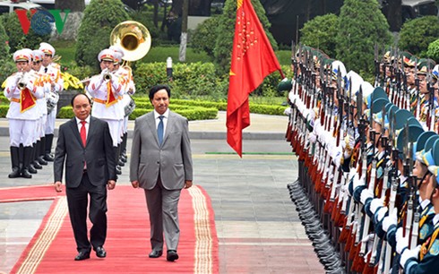 Премьер Вьетнама Нгуен Суан Фук провёл переговоры с кувейтским коллегой - ảnh 1