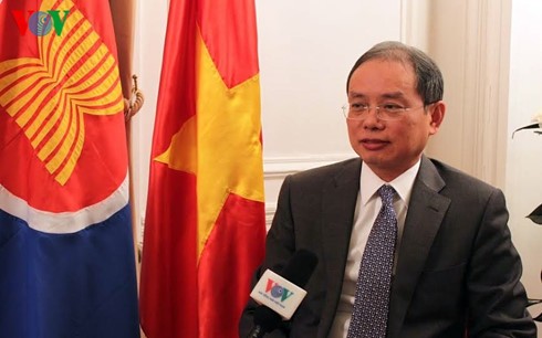 Визит президента Франции во Вьетнам создаст большой стимул для развития отношений двух стран - ảnh 1