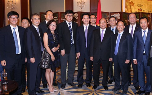Нгуен Суан Фук встретился с руководителями гонконгских предприятий - ảnh 1