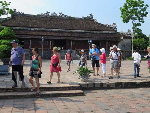 Более миллиона иностранных туристов посетили бывшую столицу Хюэ - ảnh 1