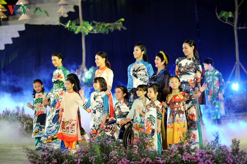 Ханойский фестиваль женского платья «ао-зай» - ảnh 12