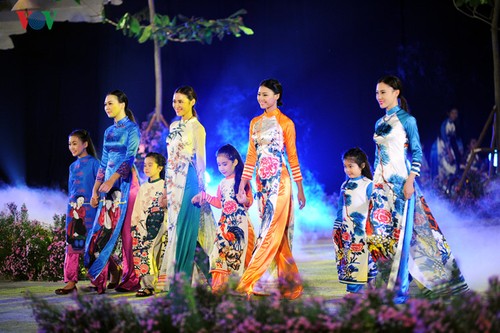 Ханойский фестиваль женского платья «ао-зай» - ảnh 13