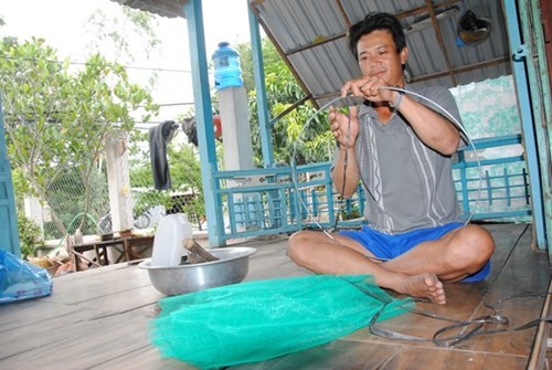 Крестьяне провинции Донгтхап зарабатывают на жизнь в сезон паводка - ảnh 2