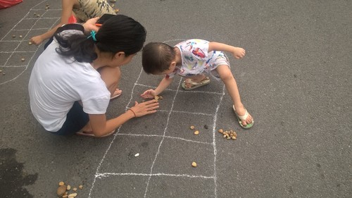 Традиционная игра «О Ан Куан» в пешеходном пространстве Ханоя - ảnh 2