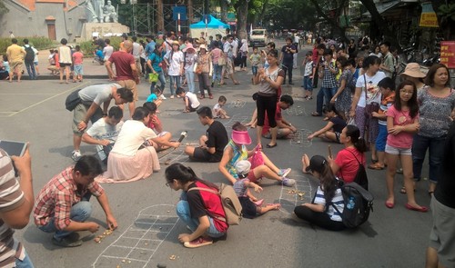 Традиционная игра «О Ан Куан» в пешеходном пространстве Ханоя - ảnh 8