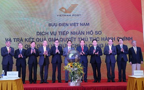 Во Вьетнаме начали предоставлять административные услуги через почту - ảnh 1