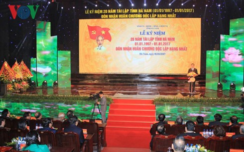 Президент СРВ принял участие в праздновании 20-летия со дня воссоздания провинции Ханам - ảnh 1