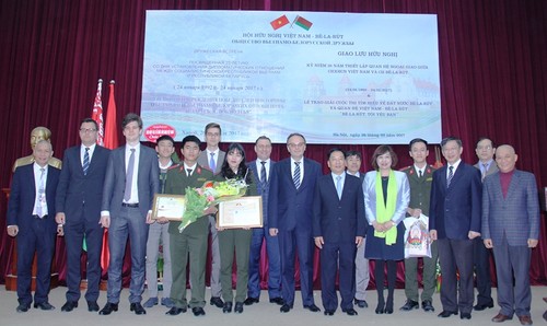 В Ханое прошла дружеская встреча по случаю 25-летия установления вьетнамо-белорусских отношений - ảnh 1