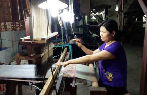 Шёлковое ткачество деревни Ванфук – ремесло с тысячелетней историей - ảnh 2
