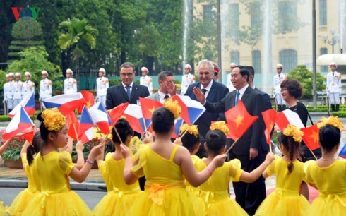 Вьетнам и Чешская Республика сделали совместное заявление - ảnh 1