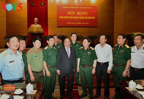 Премьер Вьетнама подчеркнул необходимость эффективной реализации стратегии защиты Родины - ảnh 1