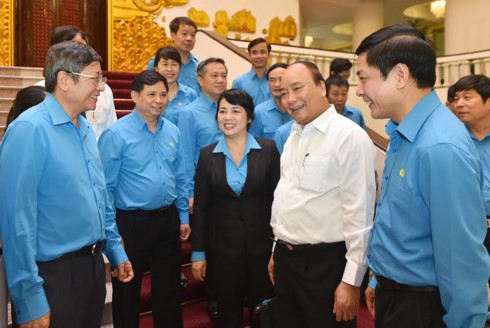 Премьер Вьетнама: необходимо усилить диалог с трудящимися - ảnh 1