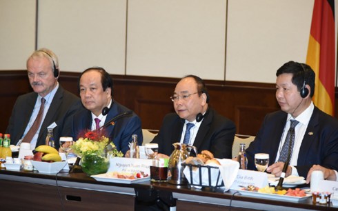 Премьер Вьетнама провел диалог с ведущими инвесторами ФРГ - ảnh 1