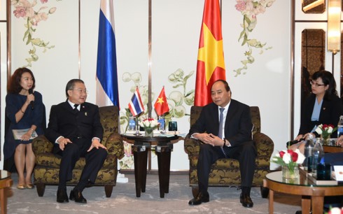 Премьер Вьетнама встретился с руководителями ведуших корпораций Таиланда - ảnh 3
