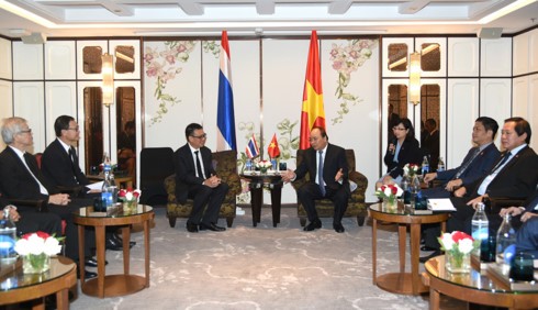 Премьер Вьетнама встретился с руководителями ведуших корпораций Таиланда - ảnh 2