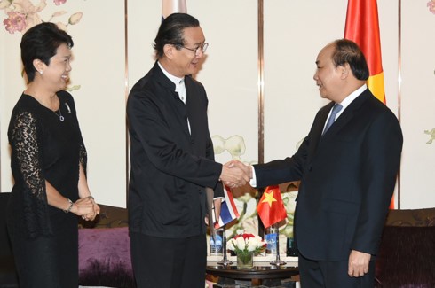 Премьер Вьетнама встретился с руководителями ведуших корпораций Таиланда - ảnh 1