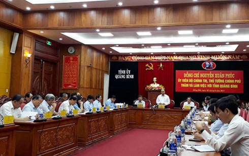 Нгуен Суан Фук провёл рабочую встречу с руководством провинции Куангбинь - ảnh 1