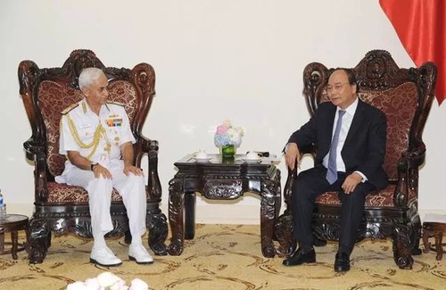 Нгуен Суан Фук принял начальника штаба, командующего ВМС Индии адмирала Сунила Ланбу - ảnh 1
